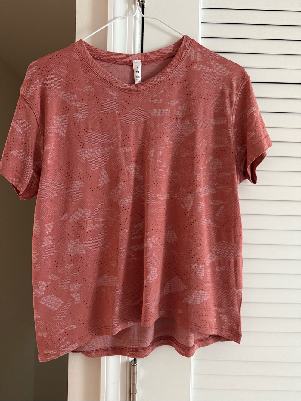 Lululemon train to be short Sleeve